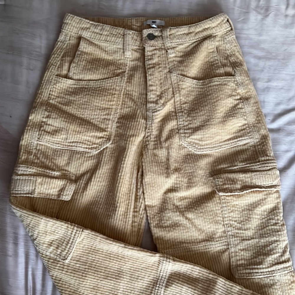 beige/yellow cargo pants